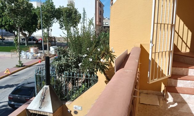 Reventa - Apartamento / piso -
Los Montesinos - Centro