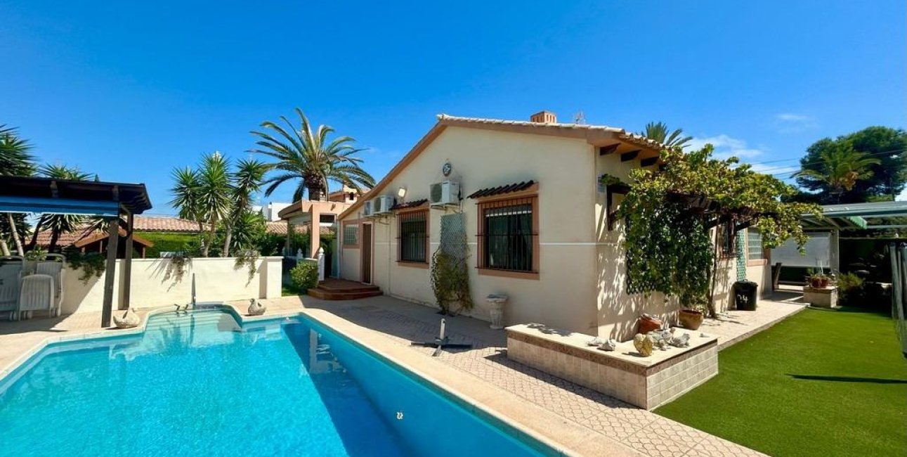 Resale - Villa -
Orihuela Costa - Cabo Roig