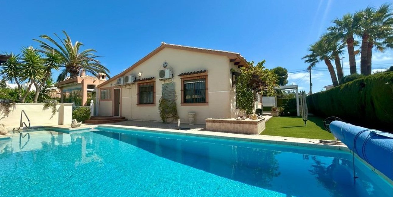 Resale - Villa -
Orihuela Costa - Cabo Roig