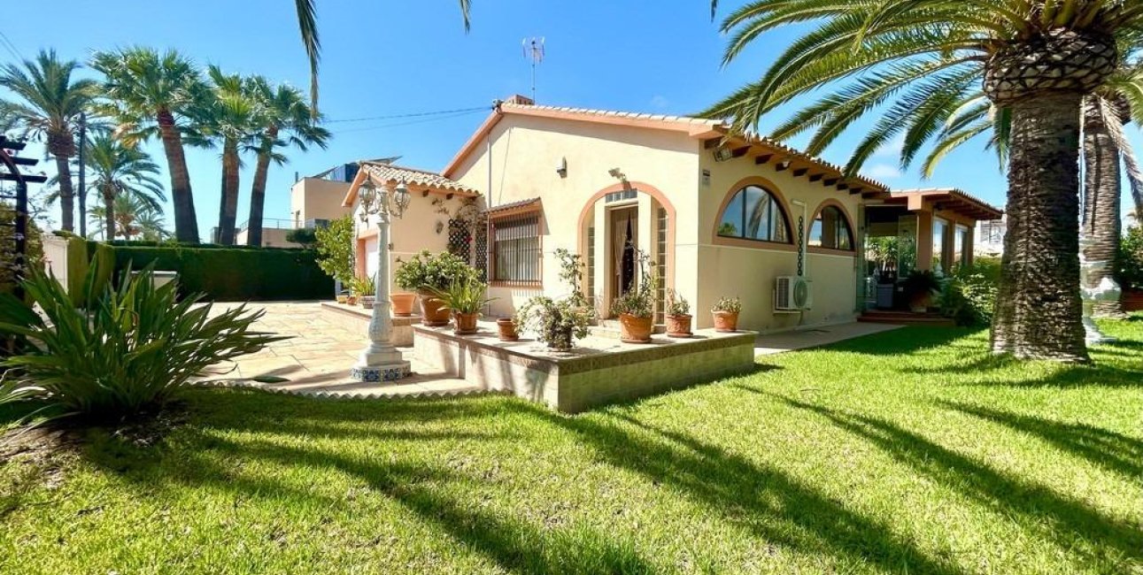 Resale - Villa -
Orihuela Costa - Cabo Roig