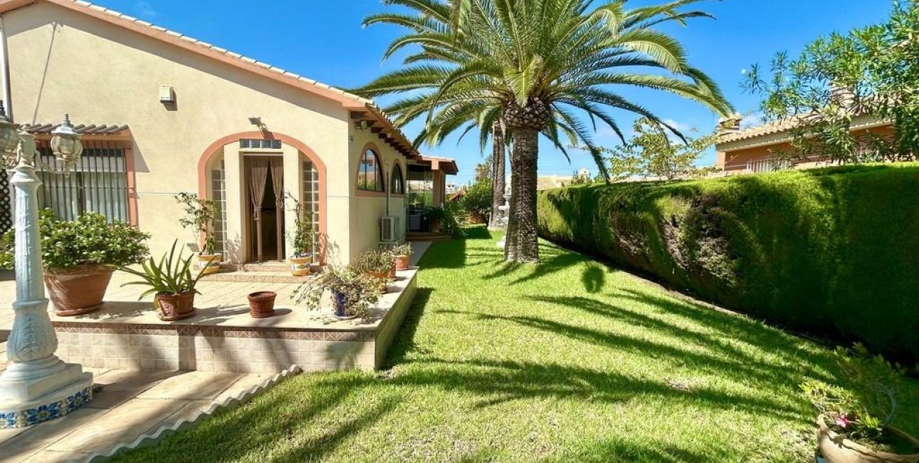 Resale - Villa -
Orihuela Costa - Cabo Roig