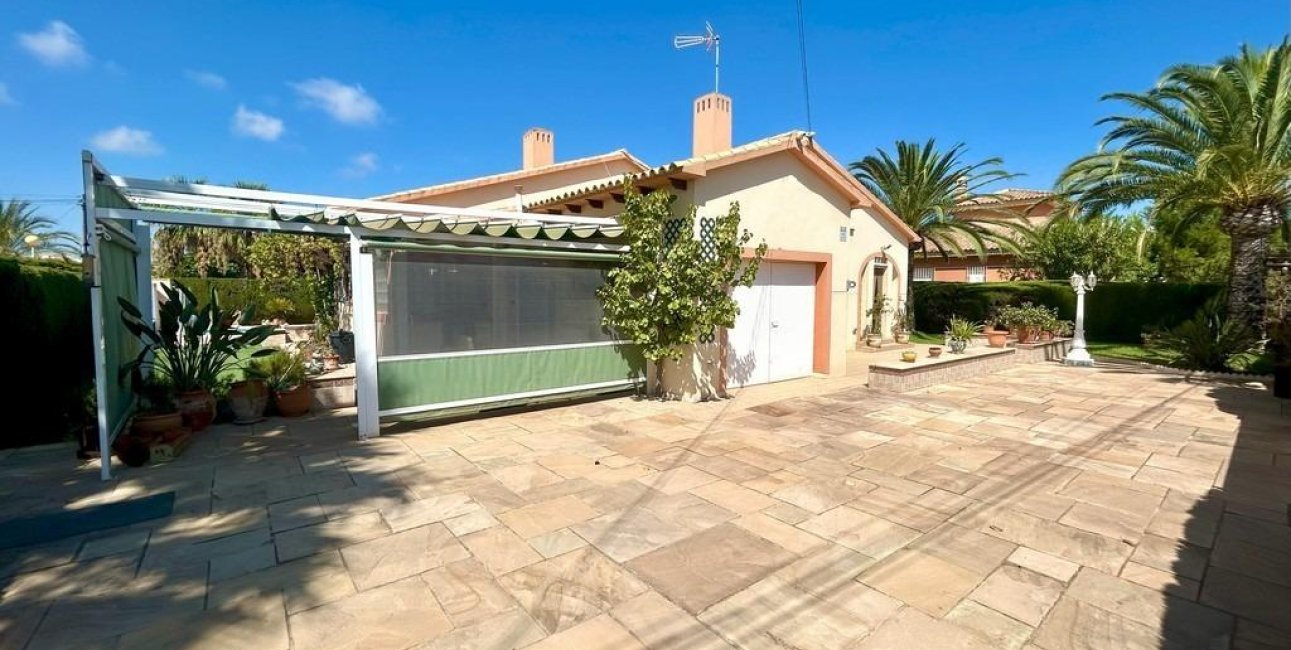 Resale - Villa -
Orihuela Costa - Cabo Roig