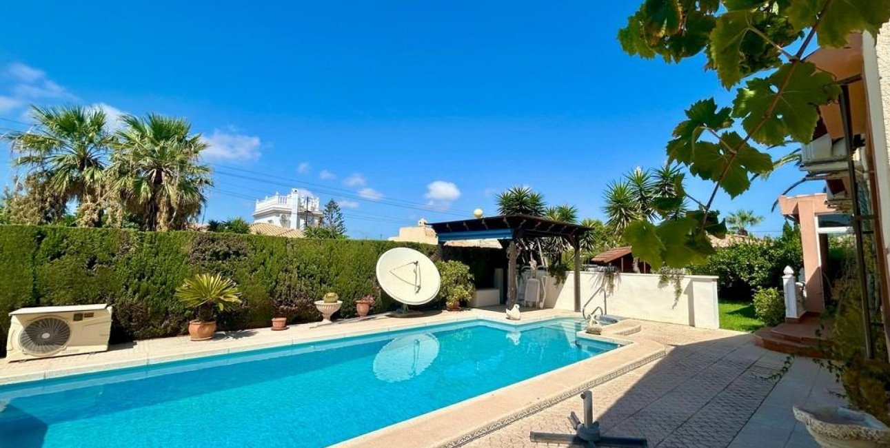 Resale - Villa -
Orihuela Costa - Cabo Roig