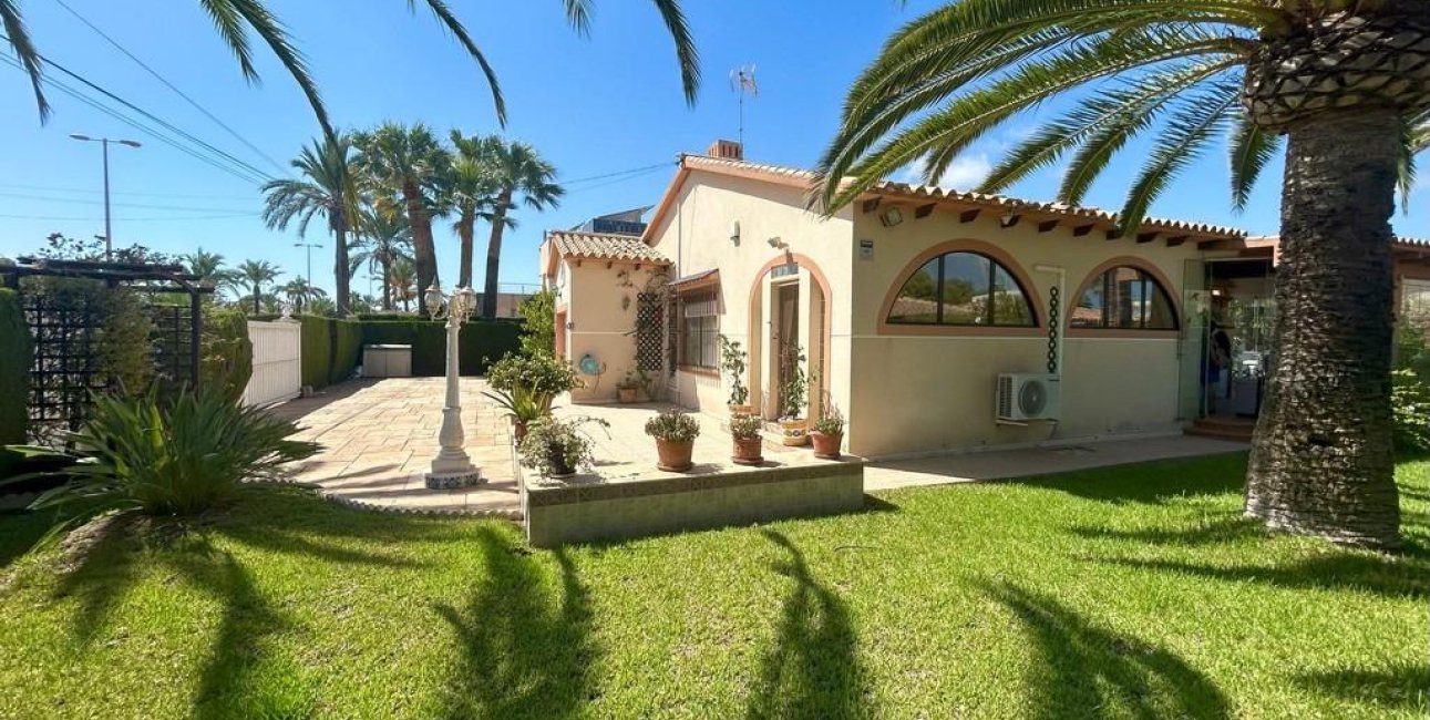 Resale - Villa -
Orihuela Costa - Cabo Roig