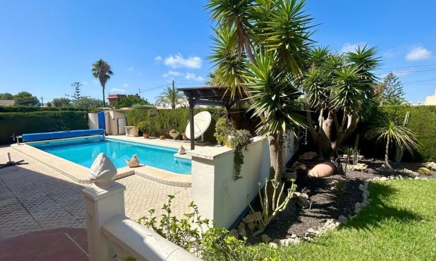 Resale - Villa -
Orihuela Costa - Cabo Roig