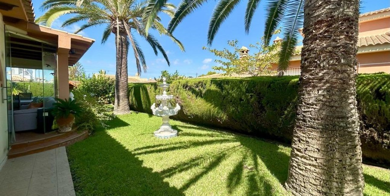 Resale - Villa -
Orihuela Costa - Cabo Roig