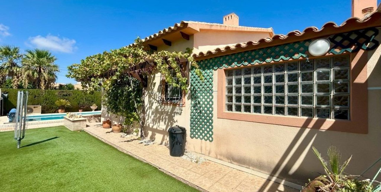Resale - Villa -
Orihuela Costa - Cabo Roig