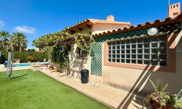 Resale - Villa -
Orihuela Costa - Cabo Roig