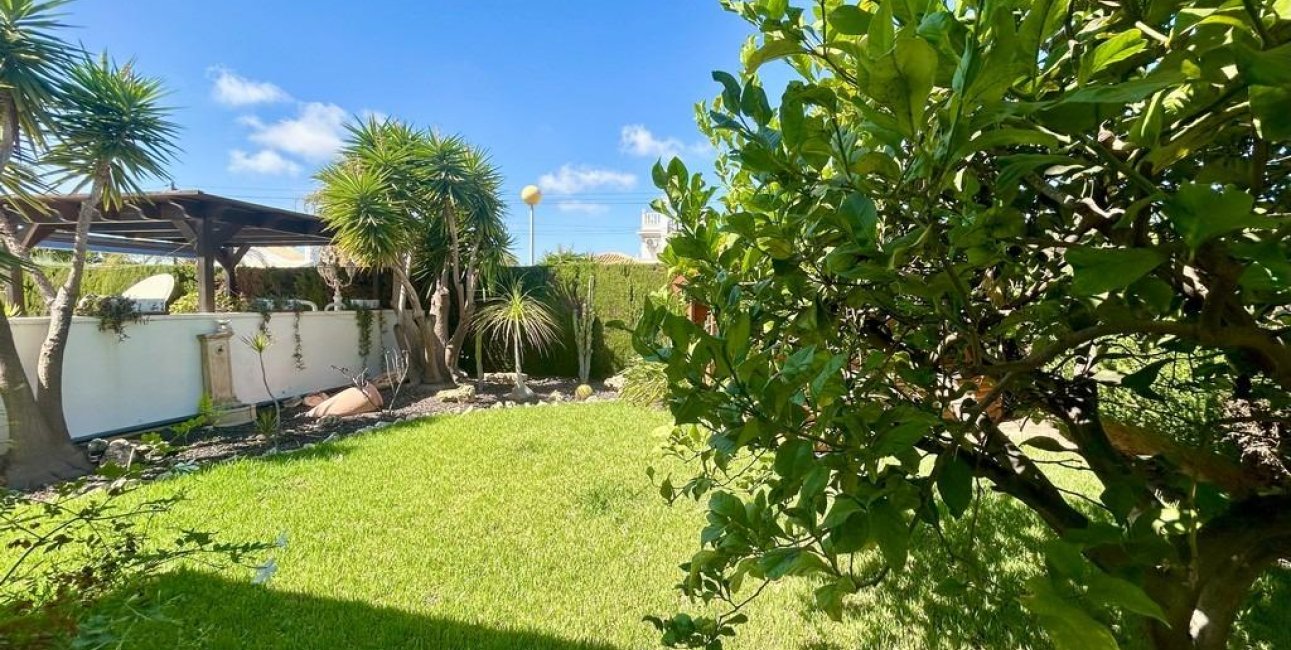 Resale - Villa -
Orihuela Costa - Cabo Roig