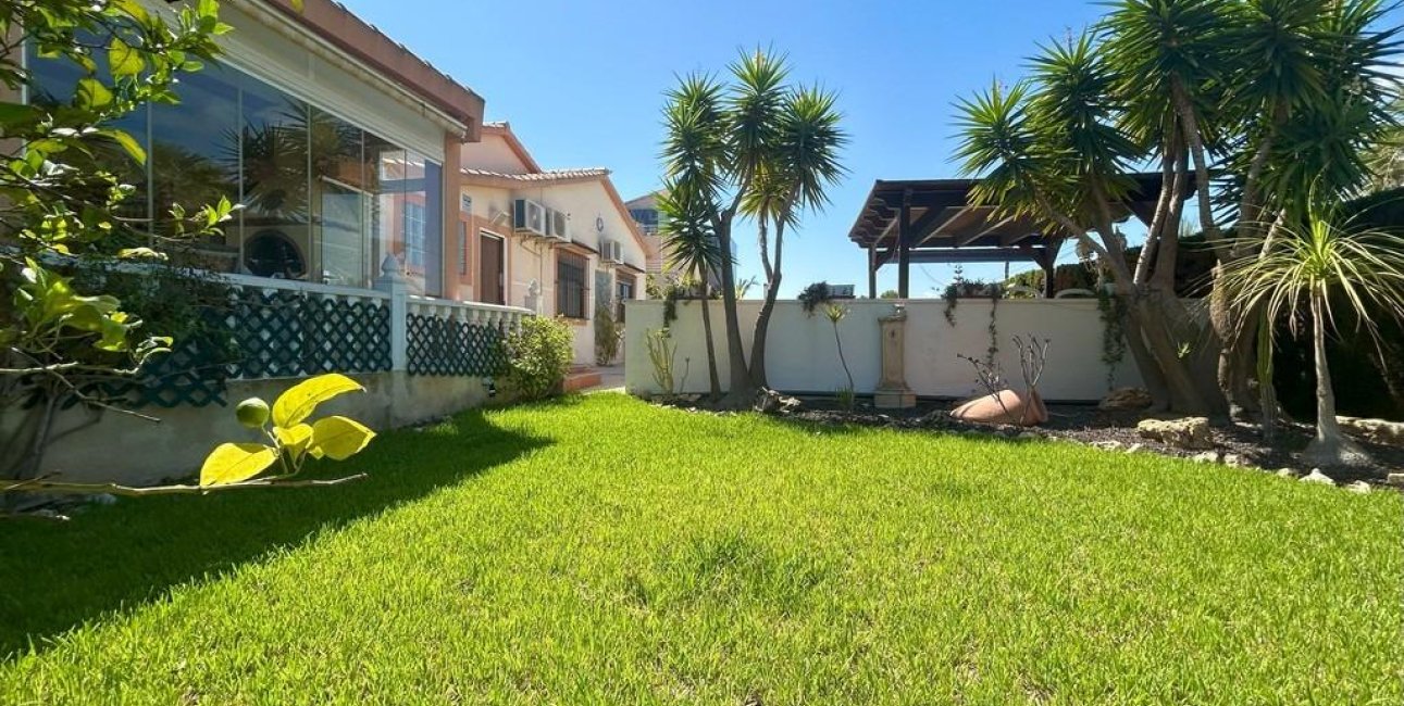 Resale - Villa -
Orihuela Costa - Cabo Roig