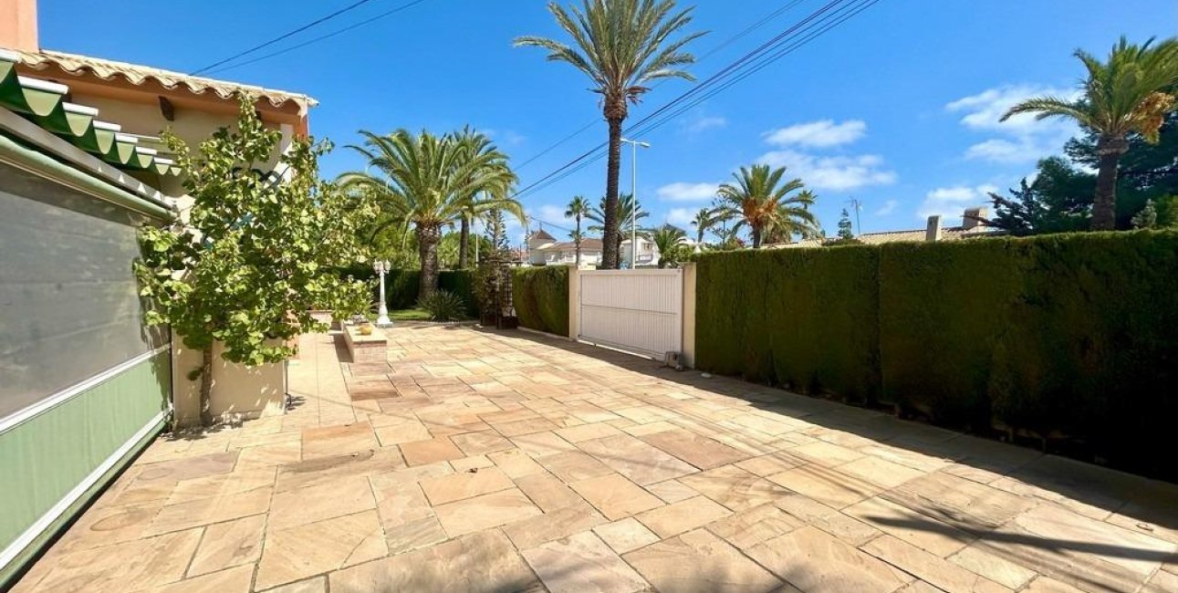 Resale - Villa -
Orihuela Costa - Cabo Roig