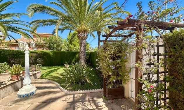 Resale - Villa -
Orihuela Costa - Cabo Roig