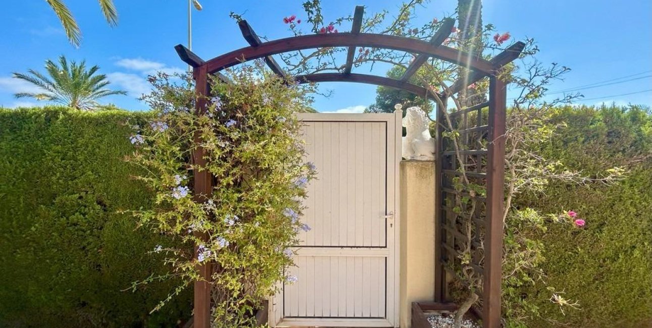 Resale - Villa -
Orihuela Costa - Cabo Roig