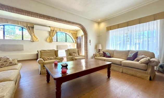 Resale - Villa -
Orihuela Costa - Cabo Roig