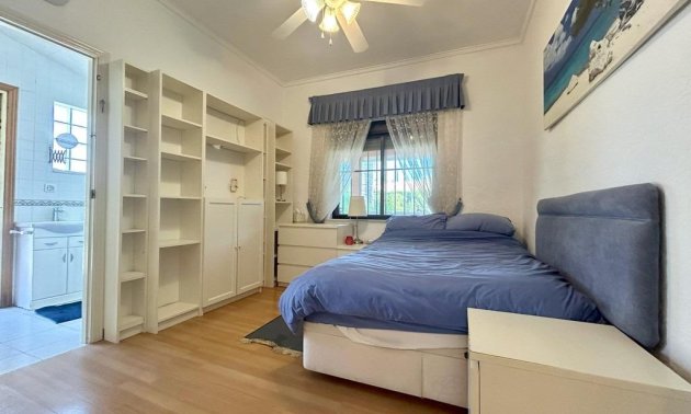 Resale - Villa -
Orihuela Costa - Cabo Roig