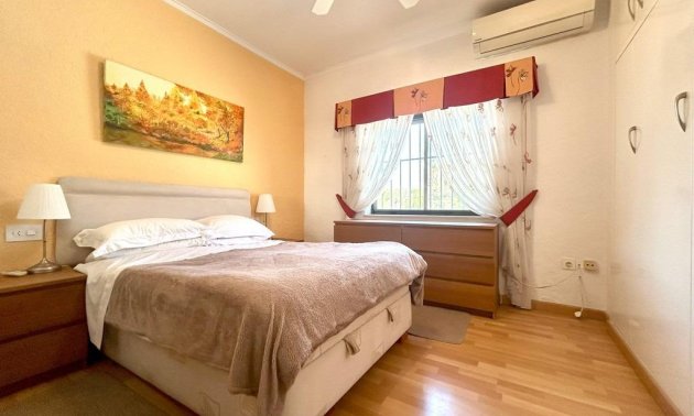 Resale - Villa -
Orihuela Costa - Cabo Roig