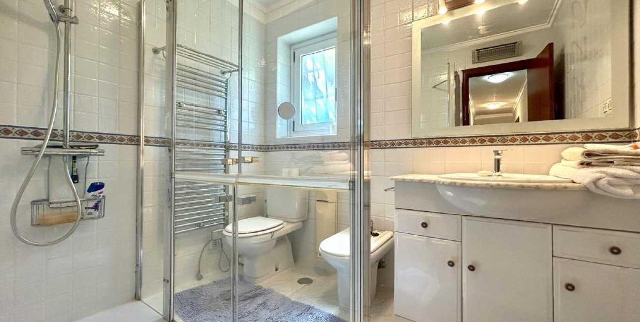 Resale - Villa -
Orihuela Costa - Cabo Roig