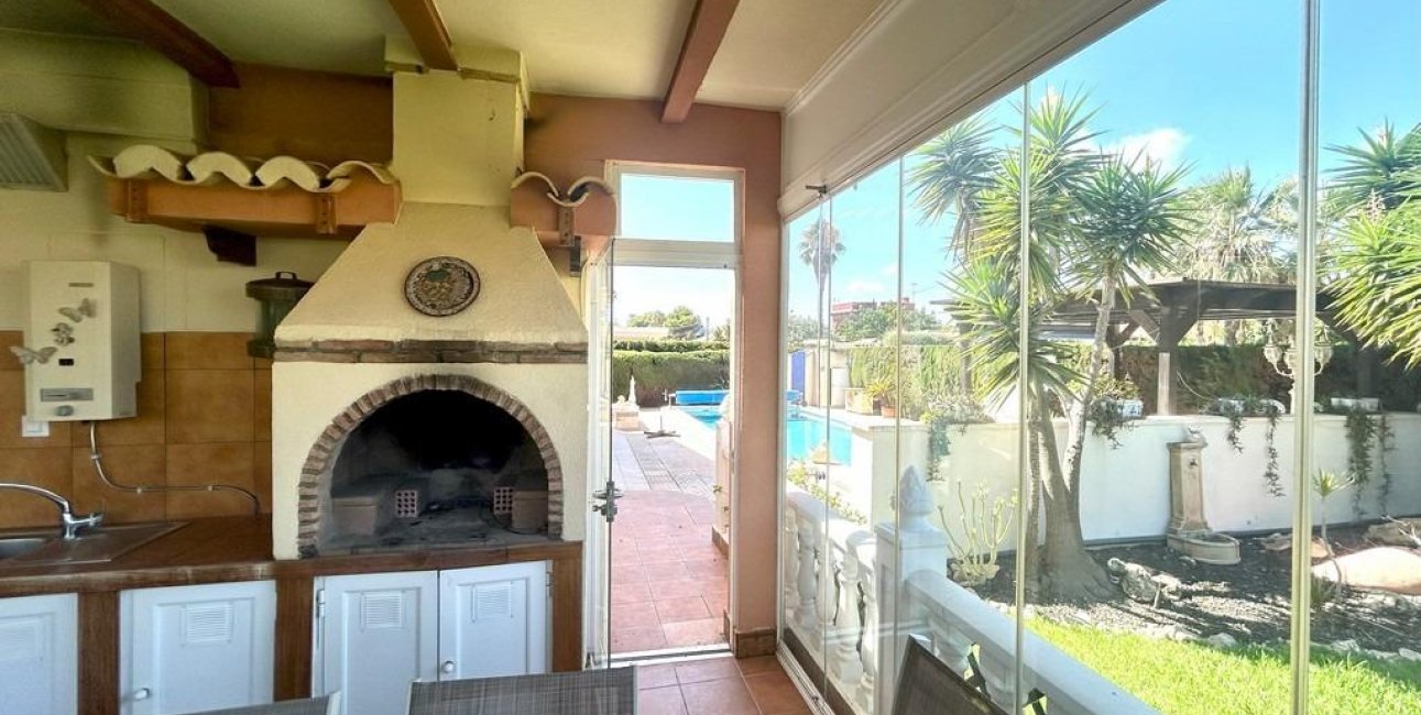 Resale - Villa -
Orihuela Costa - Cabo Roig