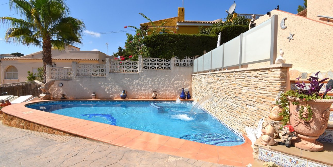 Resale - Villa -
Orihuela Costa - Los Balcones