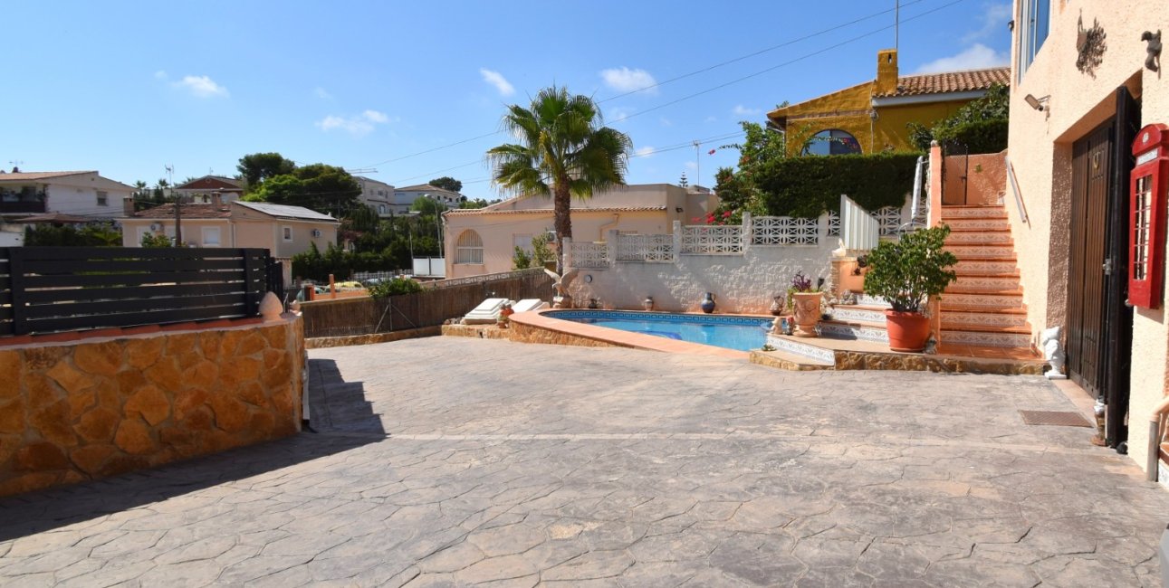 Resale - Villa -
Orihuela Costa - Los Balcones