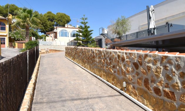 Resale - Villa -
Orihuela Costa - Los Balcones