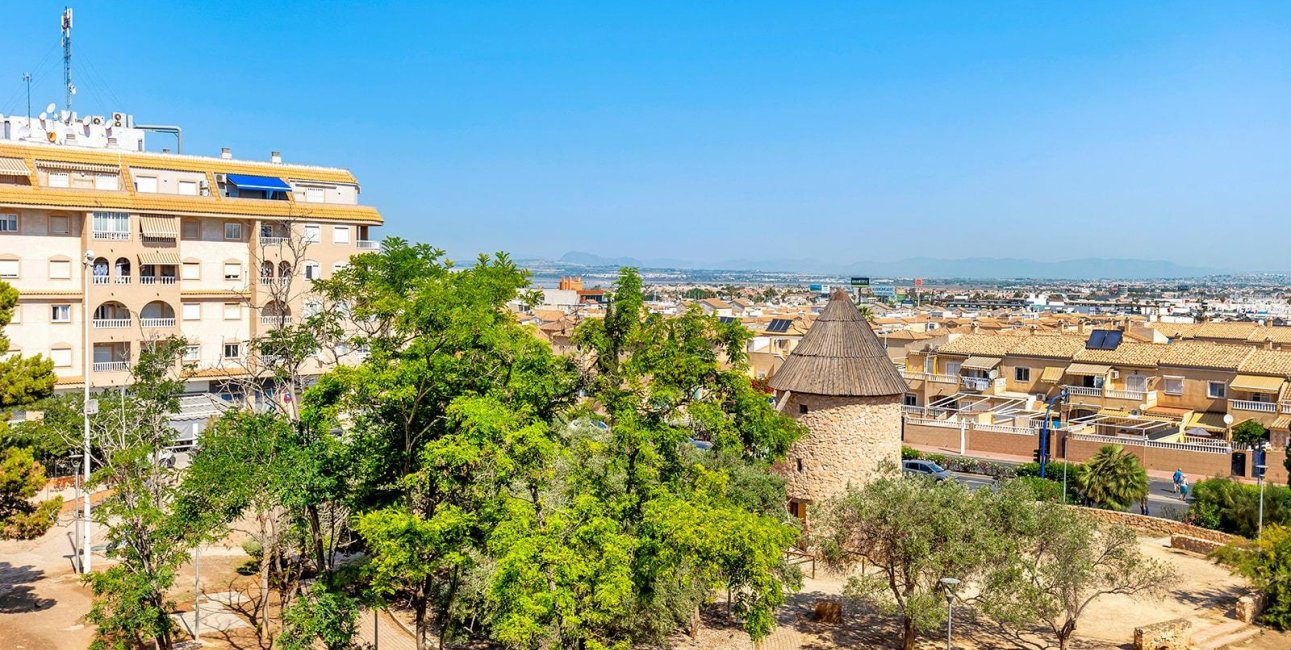 Resale - Apartment / flat -
Torrevieja - Centro