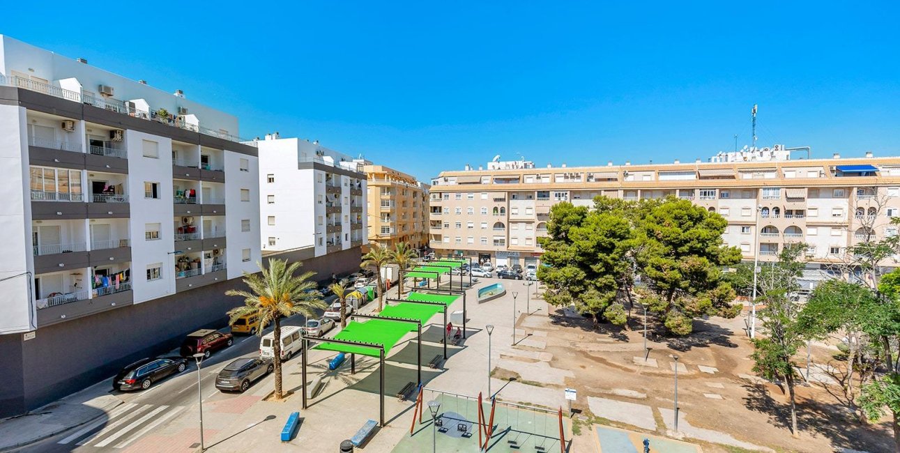 Resale - Apartment / flat -
Torrevieja - Centro