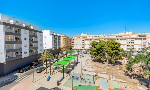 Resale - Apartment / flat -
Torrevieja - Centro
