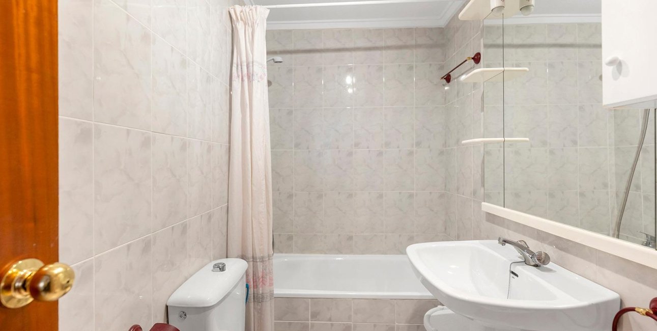 Resale - Apartment / flat -
Torrevieja - Centro