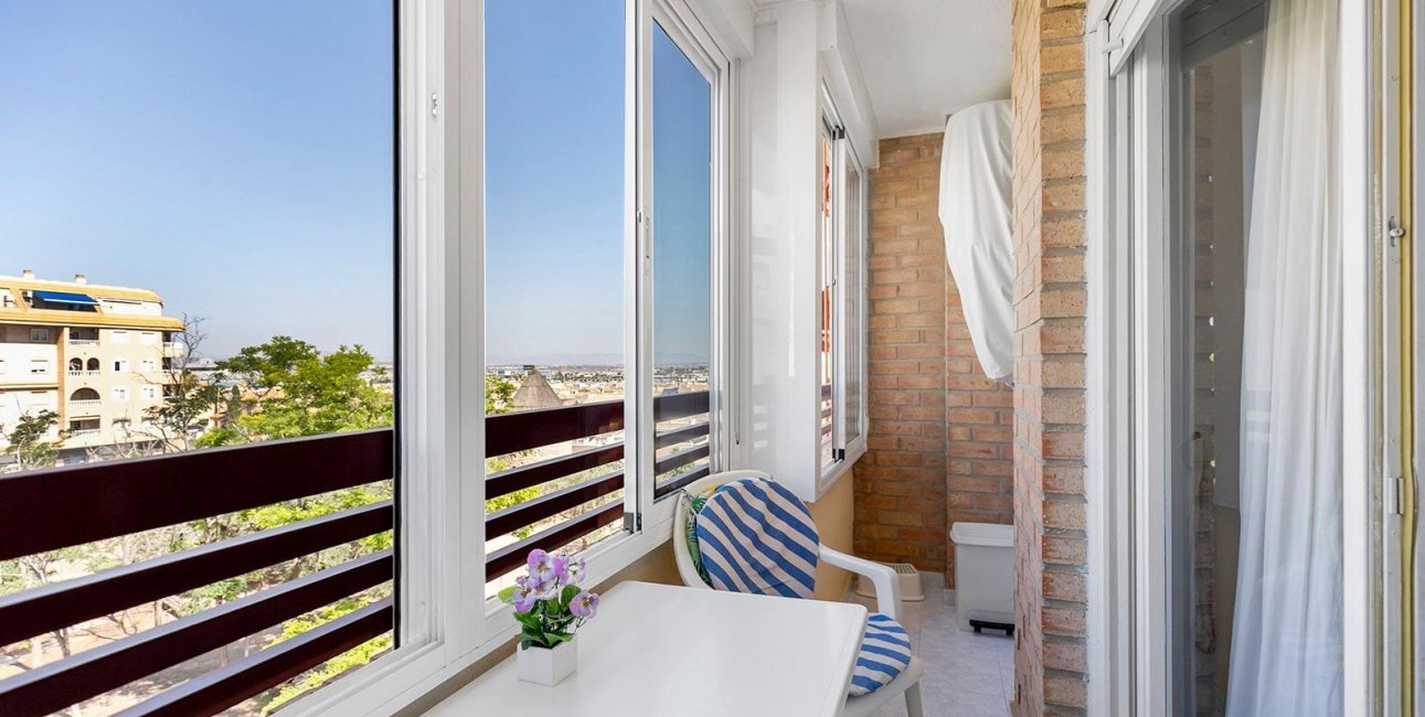 Resale - Apartment / flat -
Torrevieja - Centro