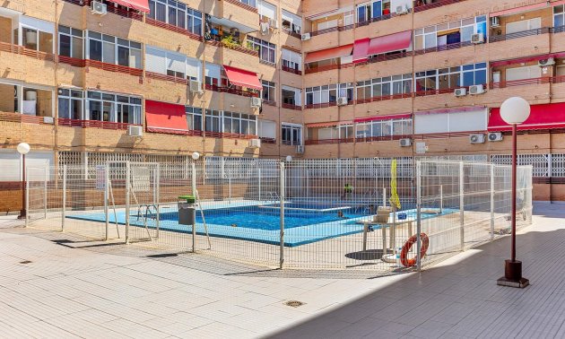 Resale - Apartment / flat -
Torrevieja - Centro