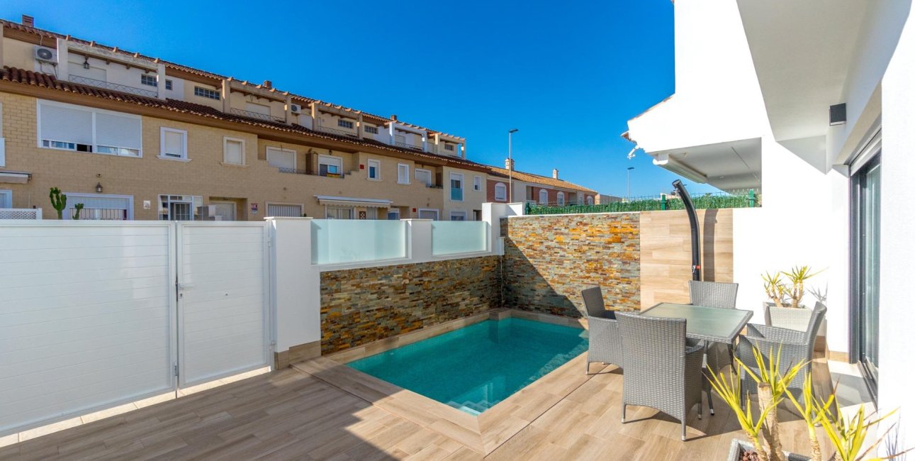 Obra nueva - Villa -
San Pedro del Pinatar - Polideportivo