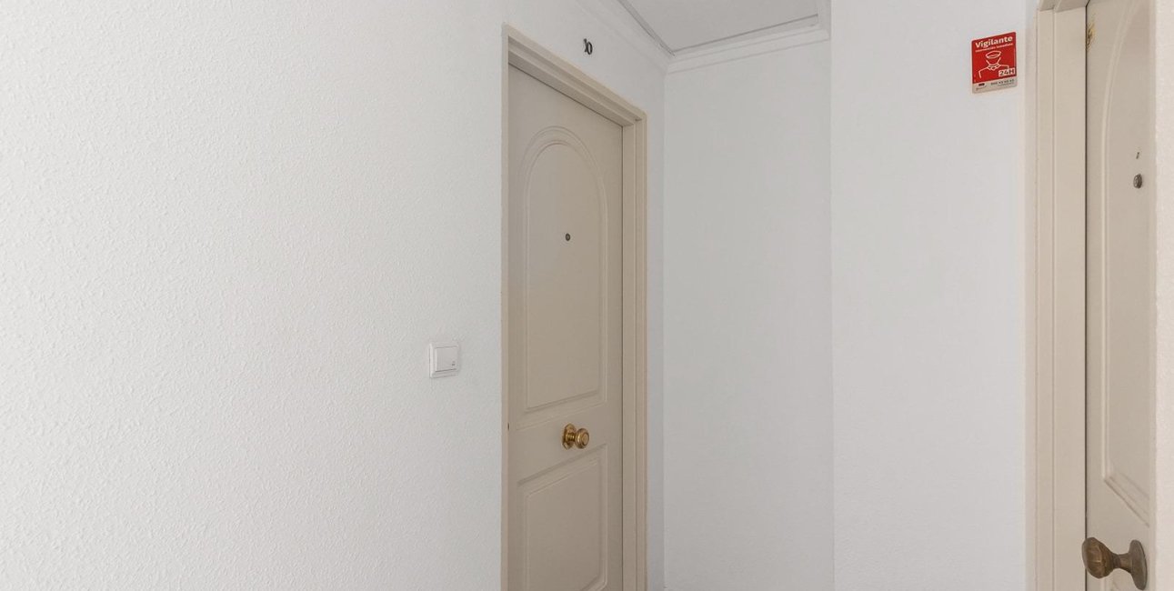 Resale - Apartment / flat -
Torrevieja - Centro