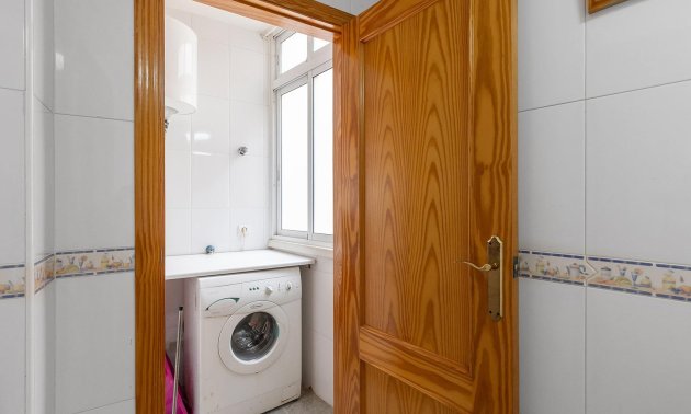 Resale - Apartment / flat -
Torrevieja - Centro