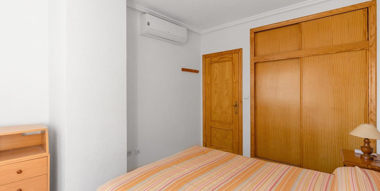 Resale - Apartment / flat -
Torrevieja - Centro