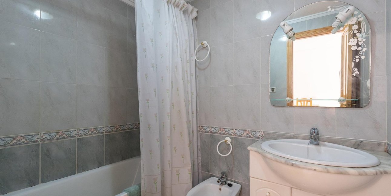 Resale - Apartment / flat -
Torrevieja - Centro