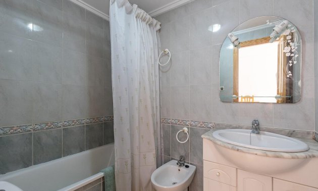Resale - Apartment / flat -
Torrevieja - Centro
