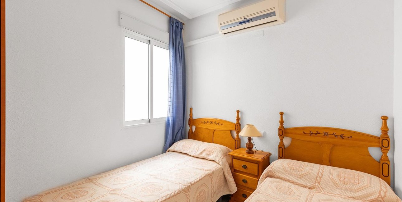 Resale - Apartment / flat -
Torrevieja - Centro