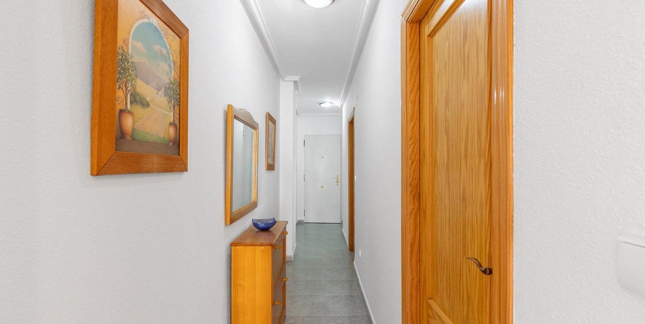 Resale - Apartment / flat -
Torrevieja - Centro
