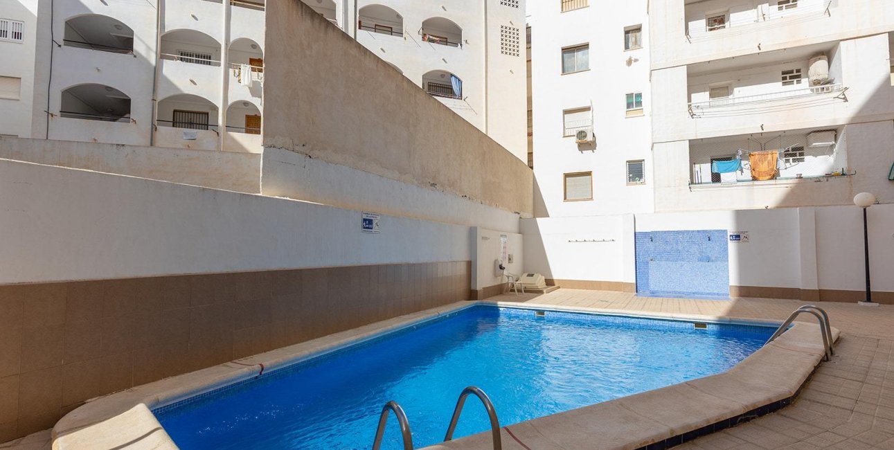 Resale - Apartment / flat -
Torrevieja - Centro