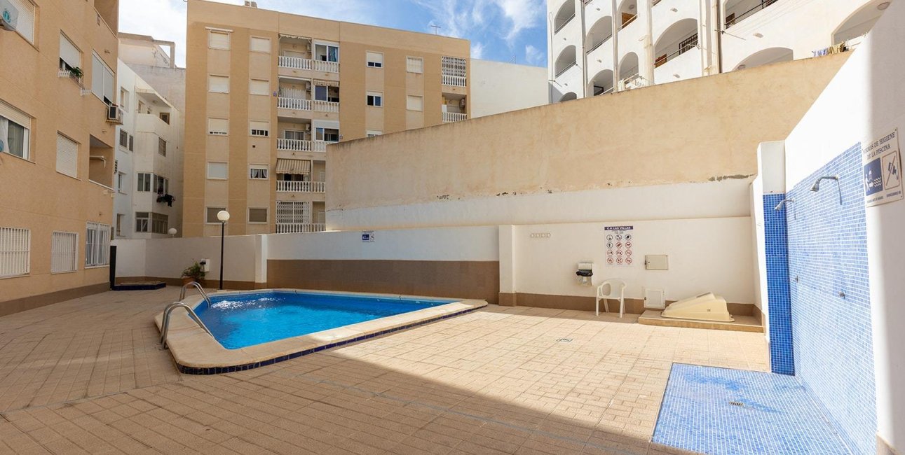 Resale - Apartment / flat -
Torrevieja - Centro