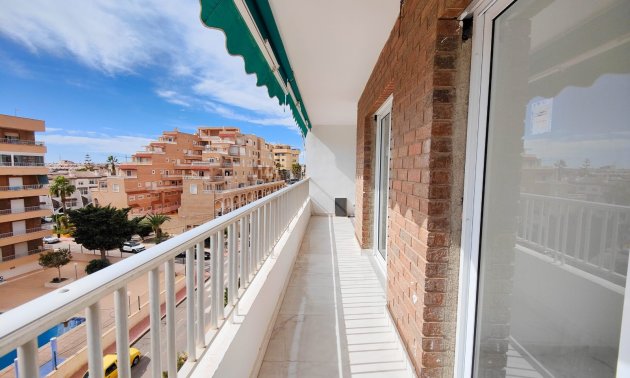 Resale - Apartment / flat -
Orihuela Costa - Punta Prima