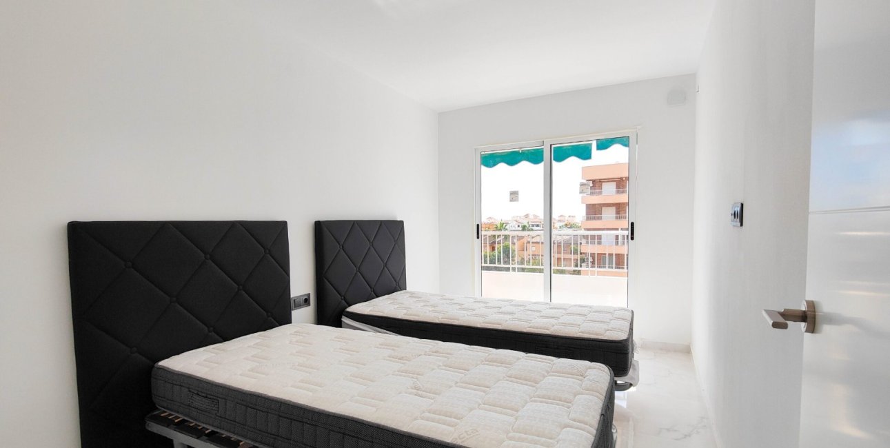 Resale - Apartment / flat -
Orihuela Costa - Punta Prima