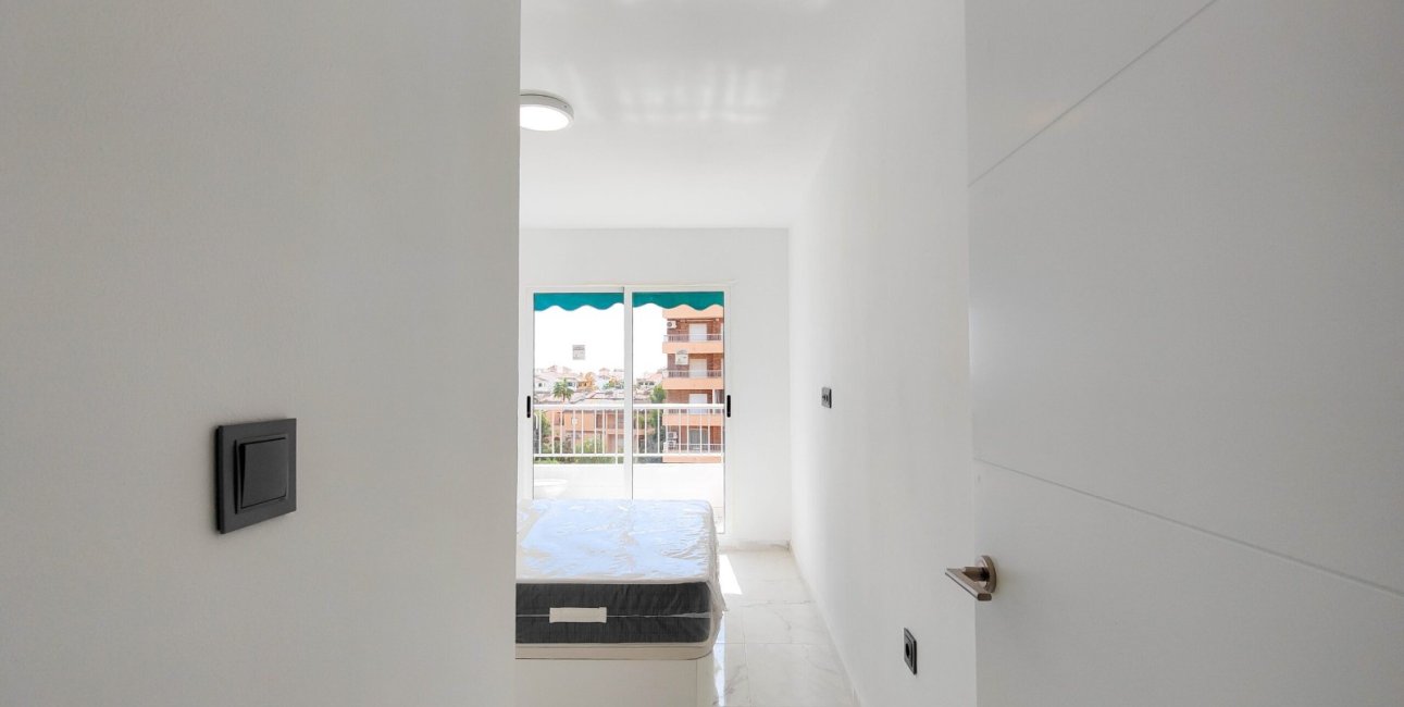 Resale - Apartment / flat -
Orihuela Costa - Punta Prima