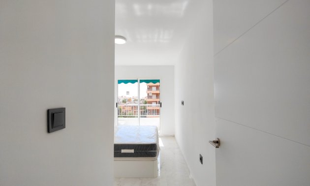 Resale - Apartment / flat -
Orihuela Costa - Punta Prima