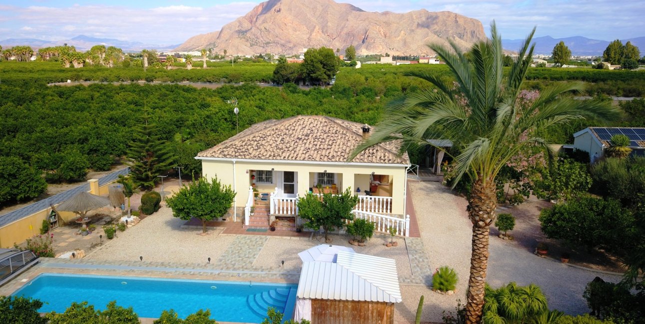 Resale - Country House -
Orihuela - La Campaneta