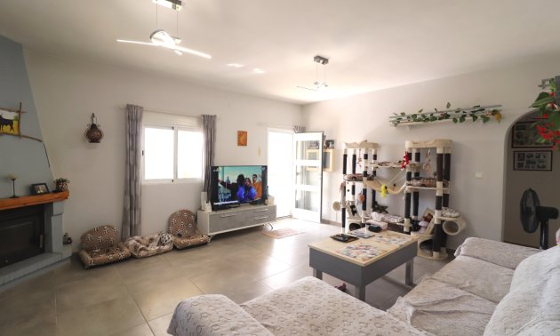 Resale - Country House -
Orihuela - La Campaneta