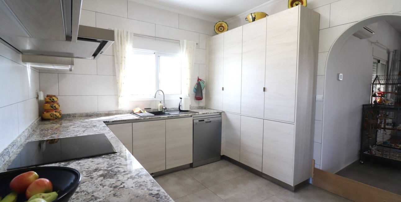 Resale - Country House -
Orihuela - La Campaneta