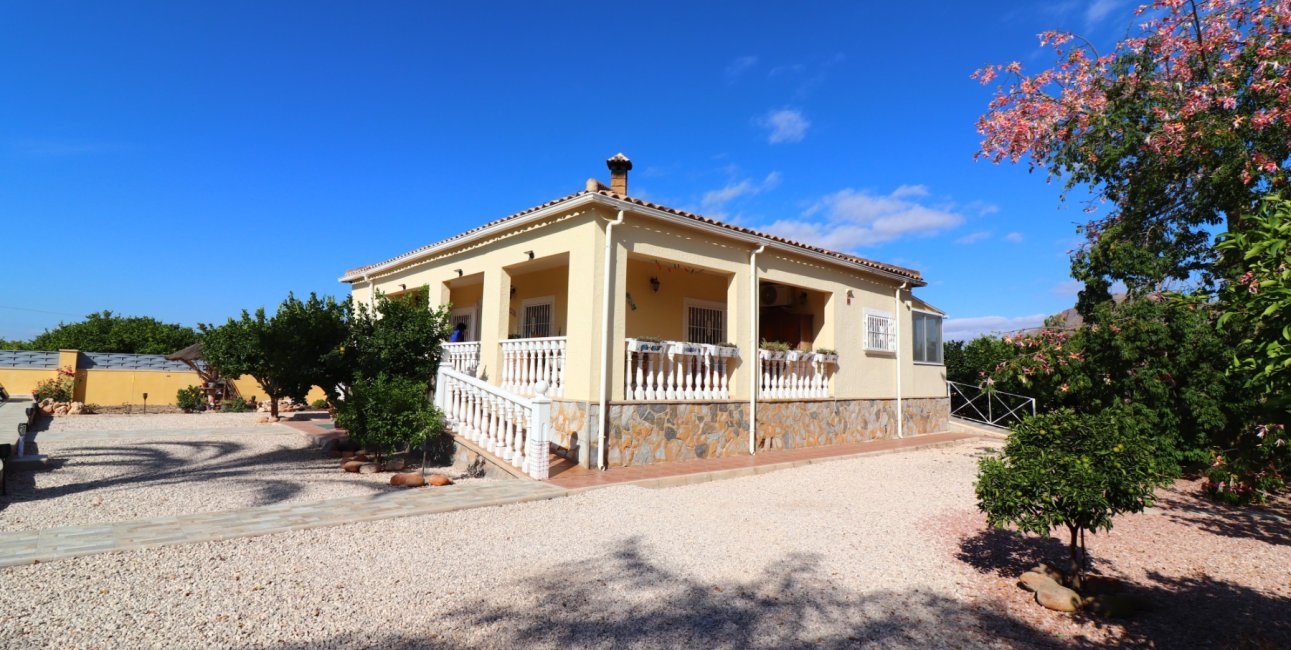 Resale - Country House -
Orihuela - La Campaneta