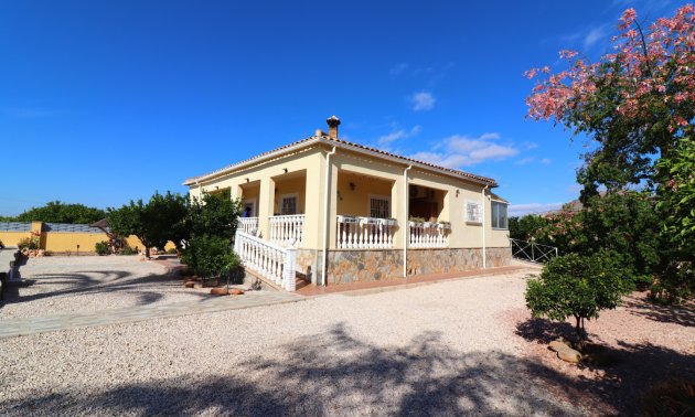Resale - Country House -
Orihuela - La Campaneta